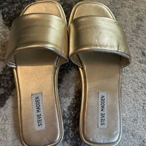 Steve Madden Emerie Gold Leather slide. Size 8.